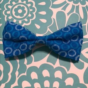 Blue circles bow